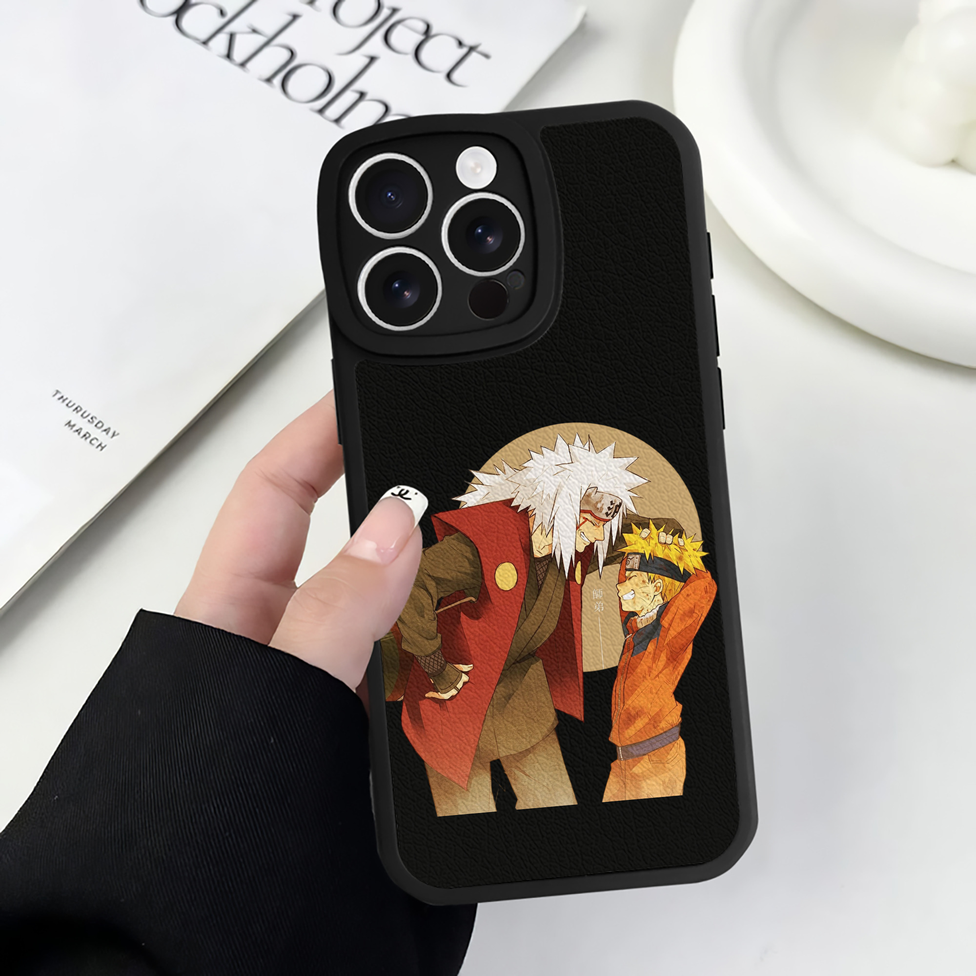 （画像用） NARUTO -ナルト- 自来也（じらいや） Jiraiya 【iPhone 16シリーズ対応】シリコンスマホケース（レザー調） 材質：シリコン